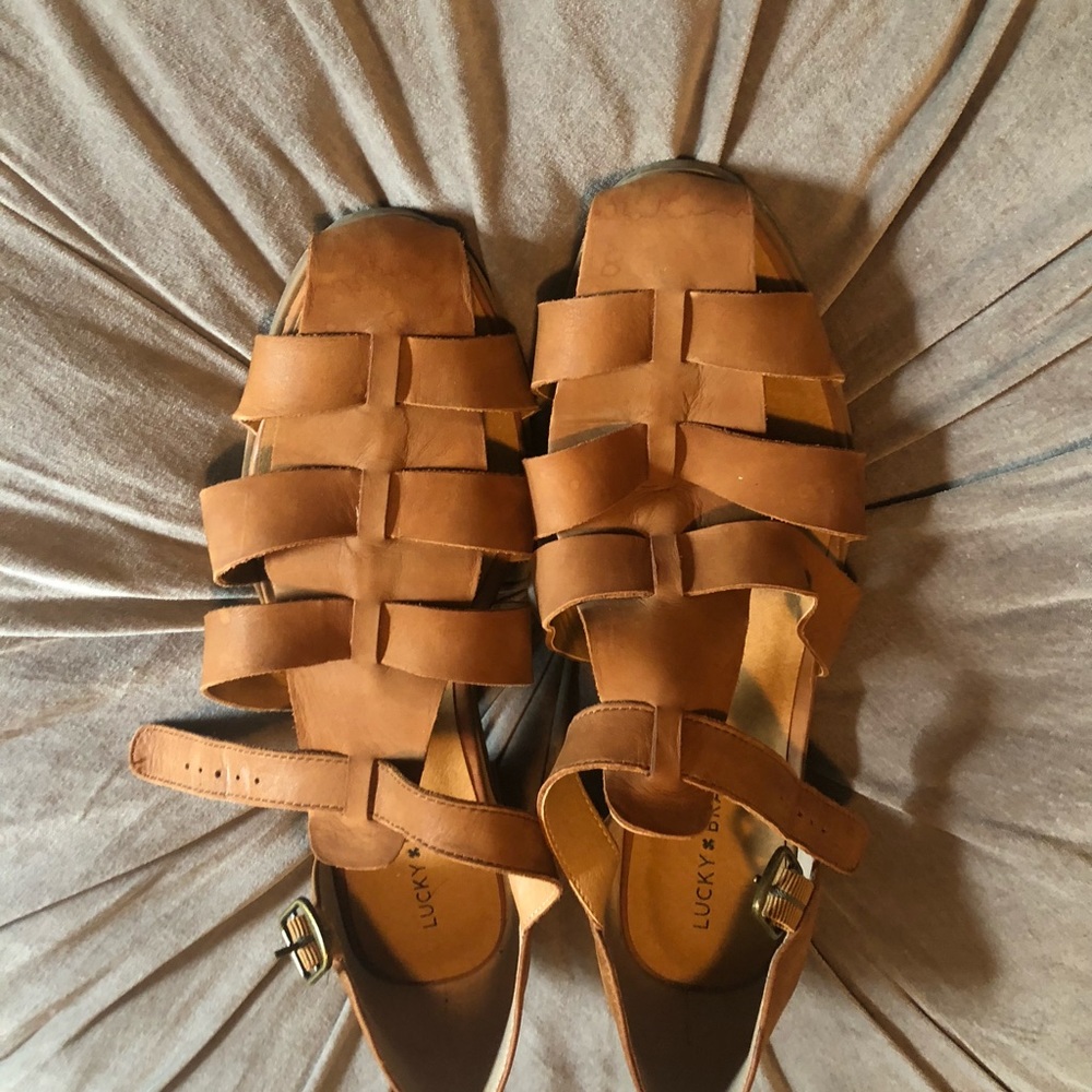 LUCKY BRAND WOVEN BUCKLE FLAT